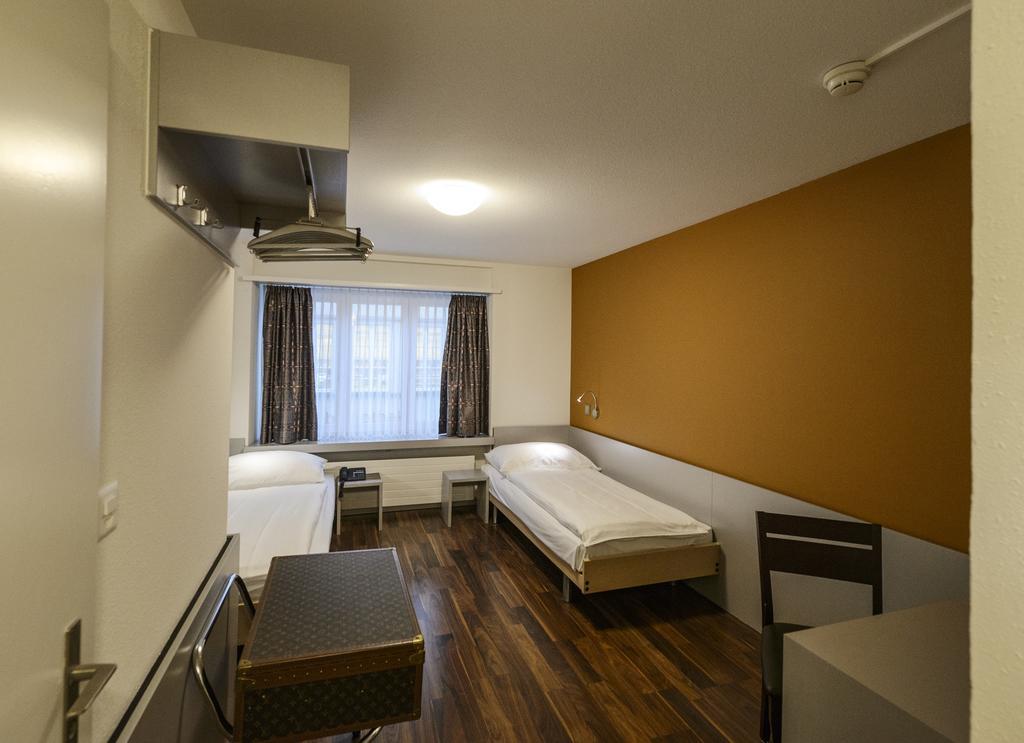Alexander Guesthouse Zurich Old Town Room photo