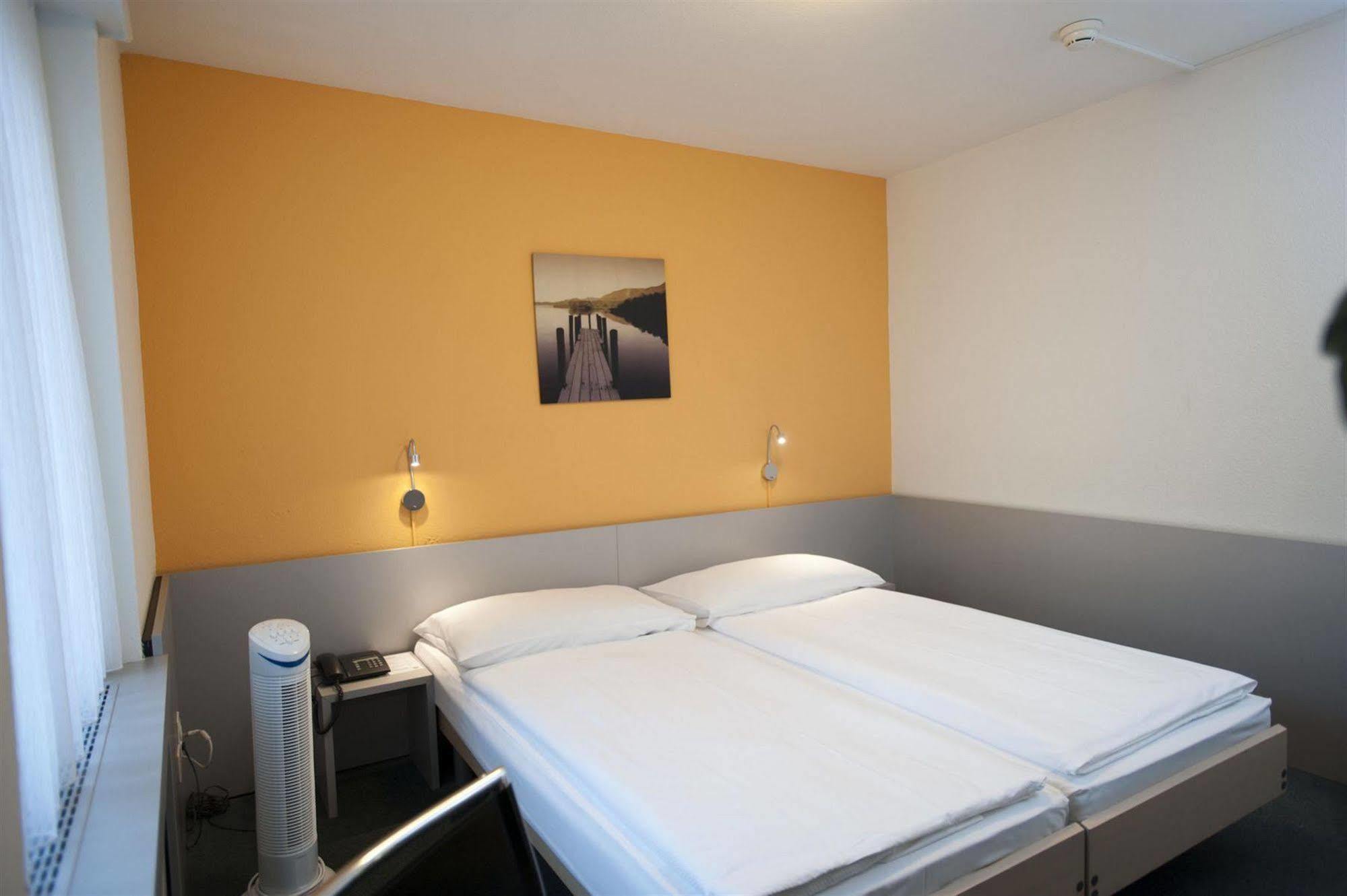 Alexander Guesthouse Zurich Old Town Exterior photo
